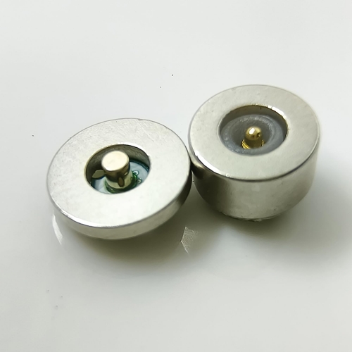 Magnetische LED-Stromanschlüssel Set, 8mm männlicher Stecker + 7mm weiblich, weiblich dünne Stecker 8mm Saug-Typ Magnetismus 2-polig DC starker Magnet Smart elektrischer Schalter (1 männlich + 1 weiblich)